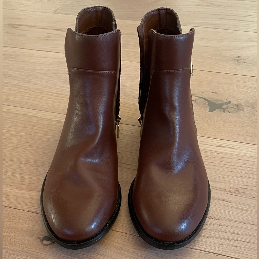 BRAND NEW never worn Bass pro shop ankle boots! Beautiful brown color. Size 7